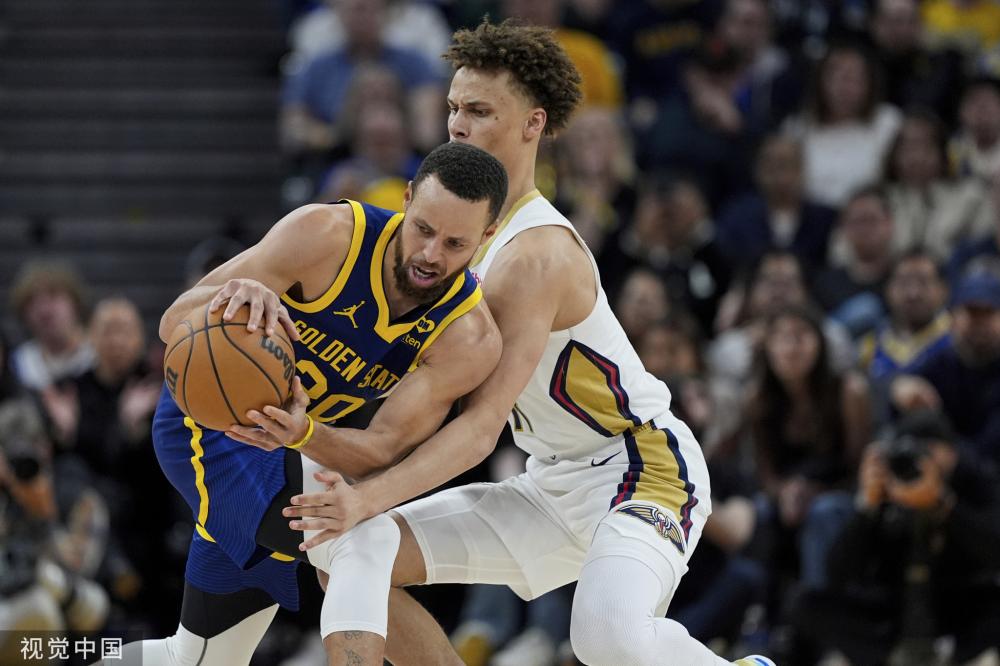 在接受采访 在接受采访